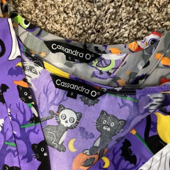 🔴EVERYTHING MUST GO🔴 Cassandra O Halloween 🎃 scrub top - Picture 4 of 4
